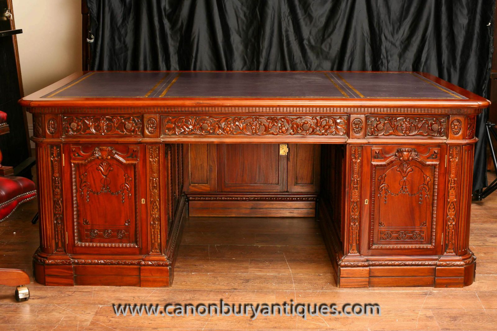 Presidents desk in mahogany - a true partners desk
