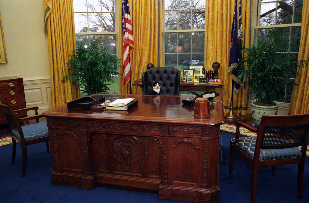 Presidents desk in the white house