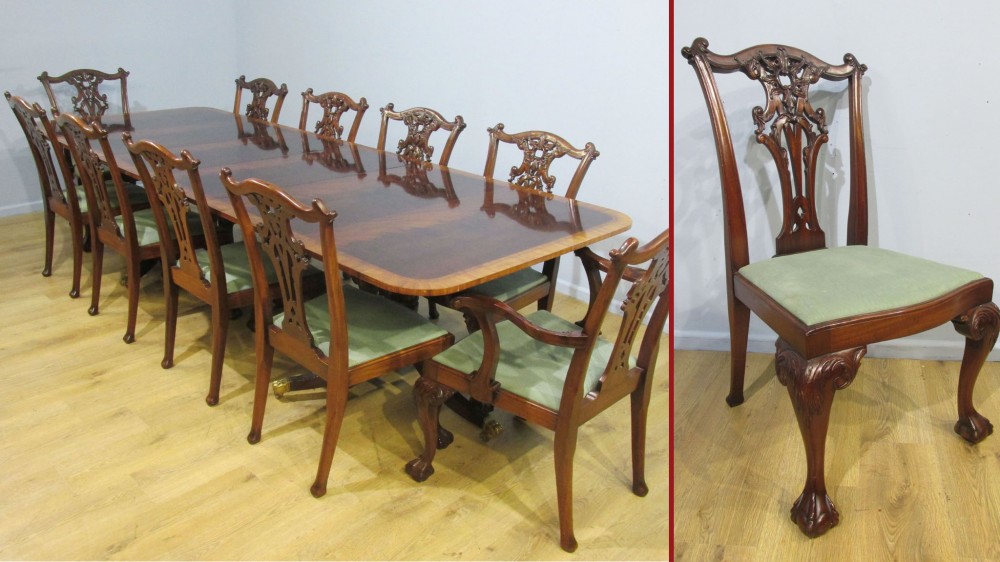 Regency Dining Table and Set of Chippendale Chairs in Mahogany