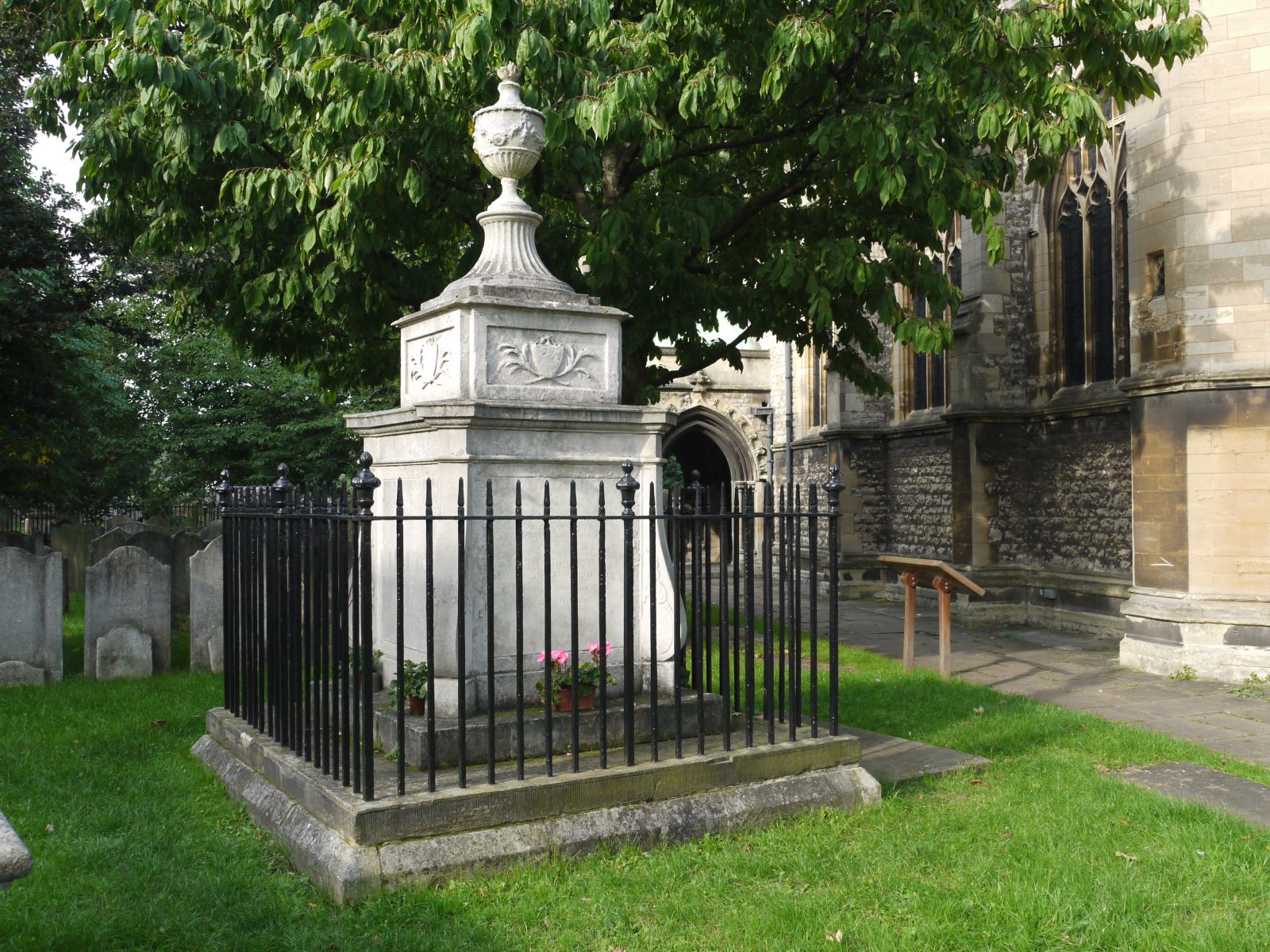 Hogarth s final resting place as it is today