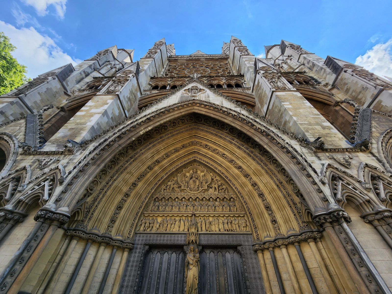 Westminster Abbey - the heart of the nation s history