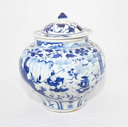 Blue and White Porcelain Urn Lidded Jar Nanking