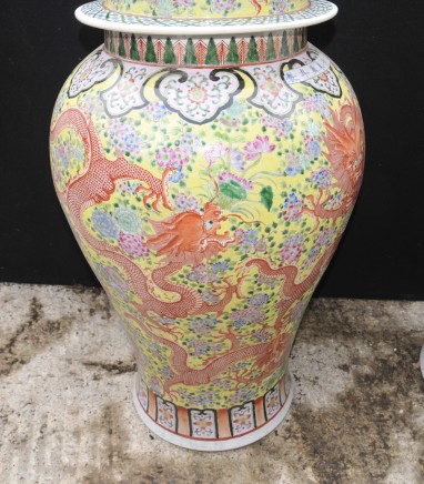 Single Chinese Ming Porcelain Vase - Urns Ginger Dragon Jars